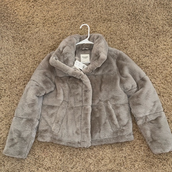 Abercrombie & Fitch Jackets & Blazers - The Abercrombie Mini Puffer🩶